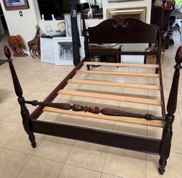 Vintage Dixie Furniture Full 4 Poster Acorn Post Bed Frame