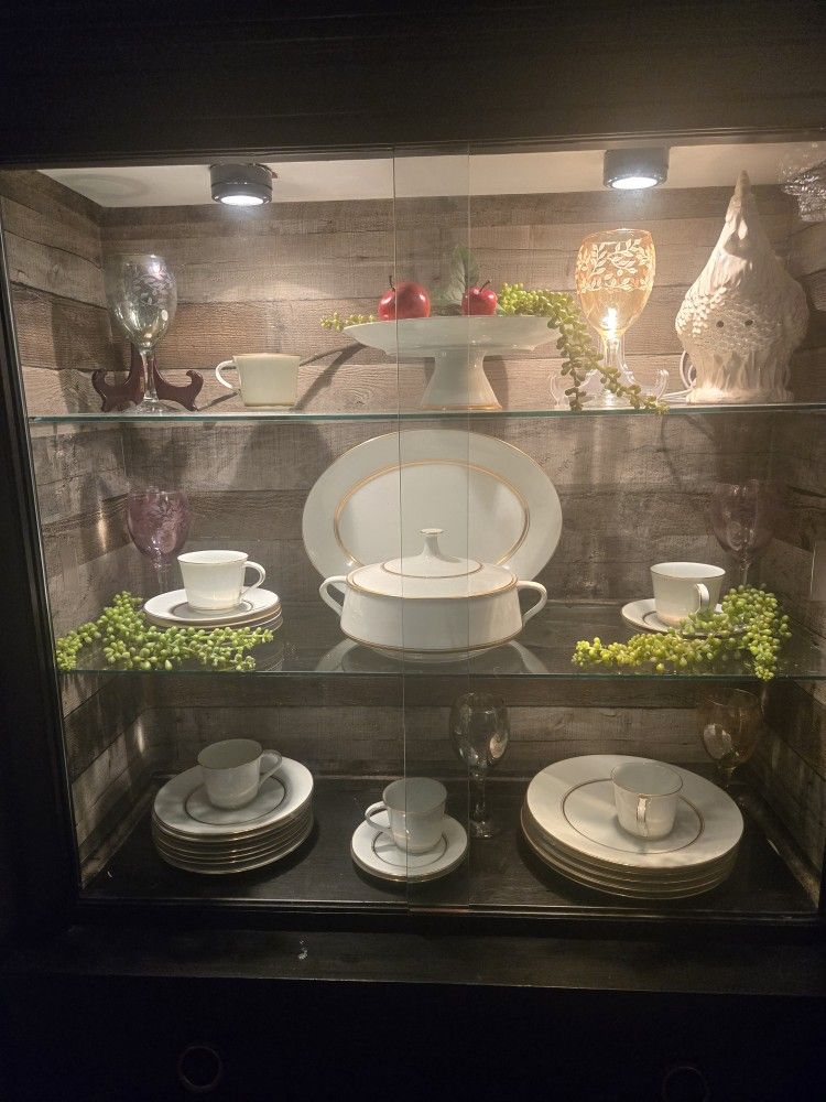 Vintage American Of Martinsville China Cabinet