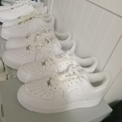 Air Force 1 Men Sz 6.5, 9, 10, 13, 15