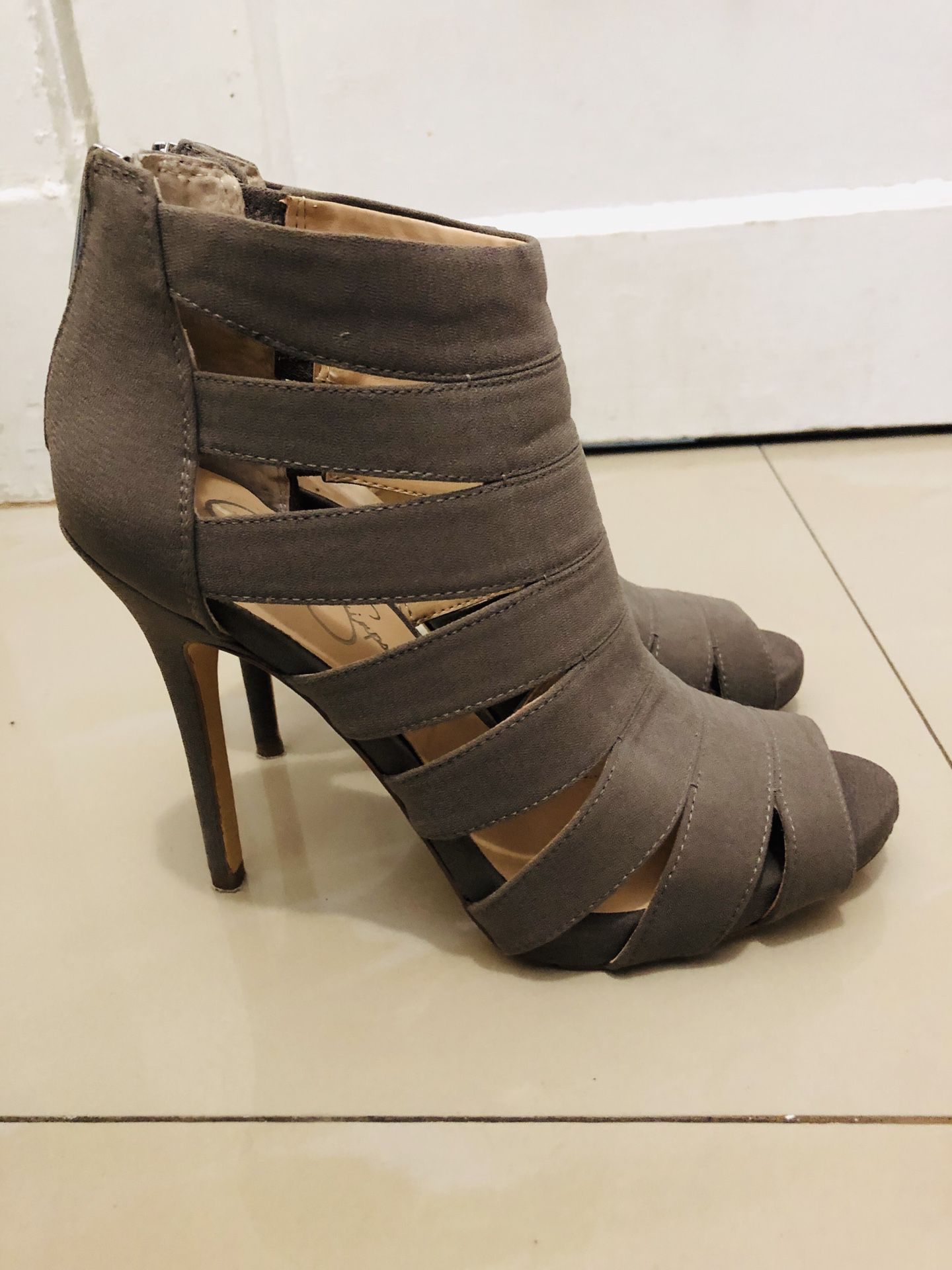 Jessica Simpson heels / Miami 33133 / pick up only