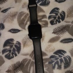 Apple Watch Series 7 w / Charging Cable