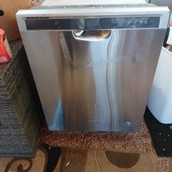 Whirlpool stainless steel dishwasher 