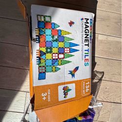 STLLOY'S Magnet Tiles 250+ Piece Set