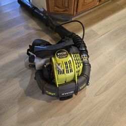 RYOBI 175 MPH 760 CFM 38cc Gas Backpack Leaf Blower. 