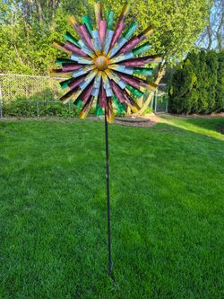 Metal Wind Spinner H 75", W 25"