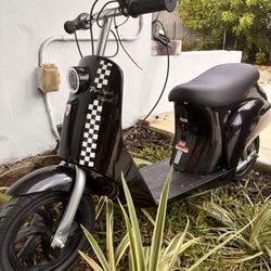 Black Razor Moped 