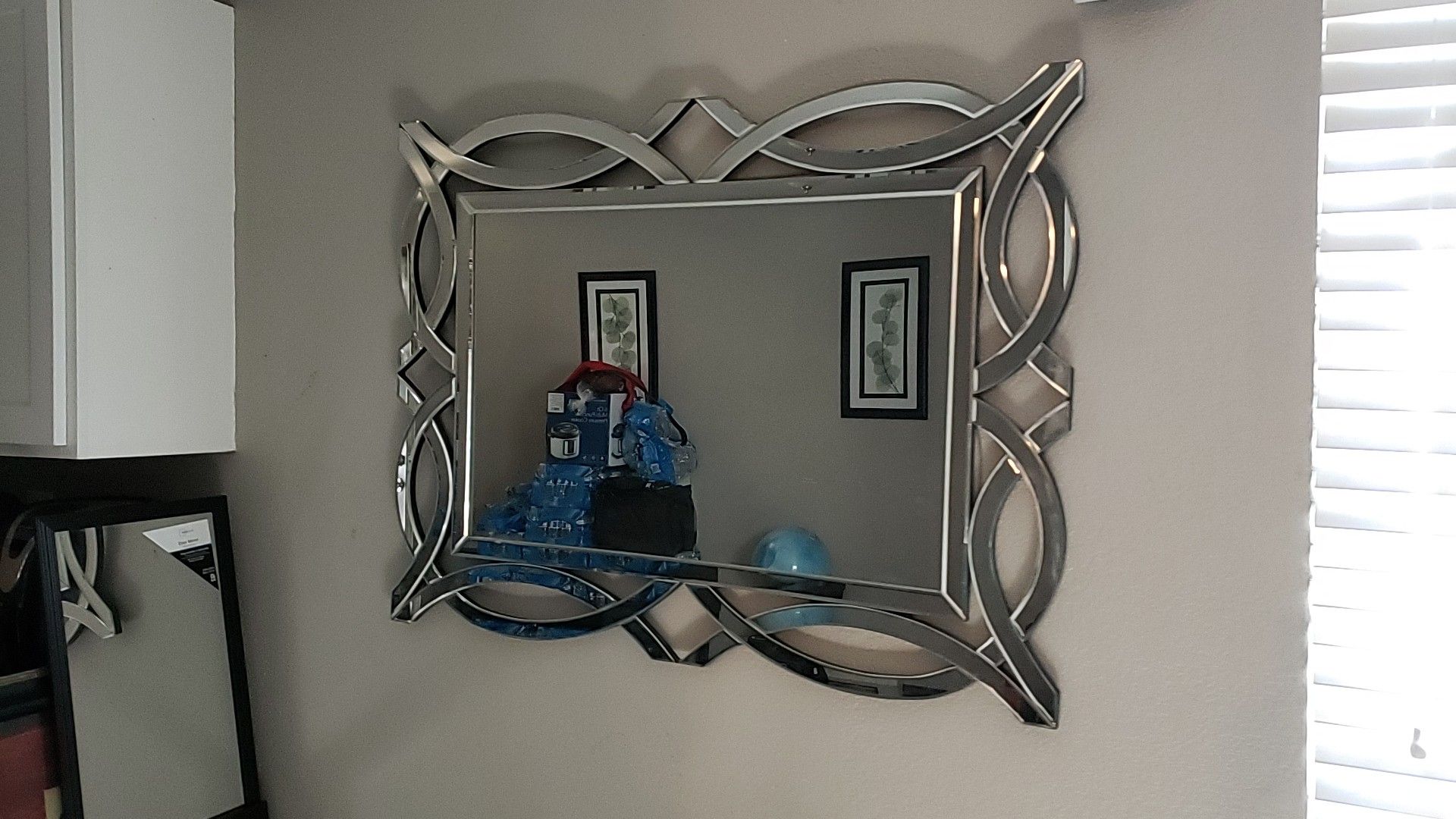 Wall mirror