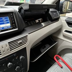 2010 Volkswagen Routan 