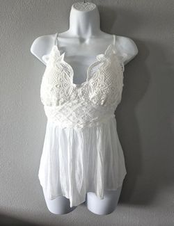 REBELLION Women's Summer Top Featuring a Deep V-neck, Lace Trim, a Ruffled Hem, Size M, NWOT
