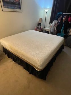 King size-Serta I comfort Memmory Foam Mattress and platforms