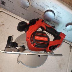 Milwaukee
M18 18V Lithium-Ion Brushless Cordless 7-1/4 in. Circular Saw (Tool-Only)