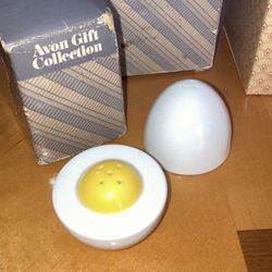 NEW Vintage AVON Farm Fresh Egg Salt And Pepper Shakers 