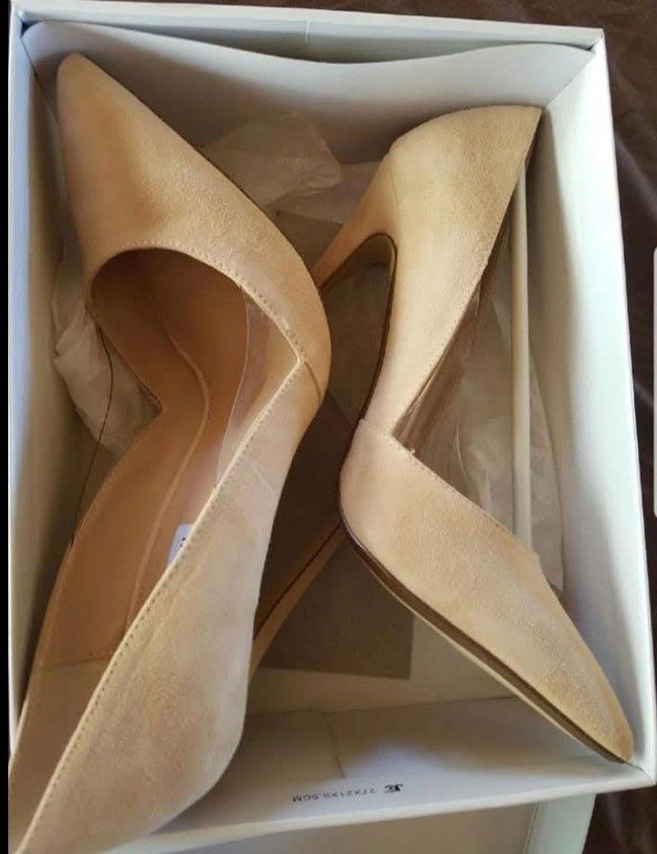 Steve Madden Beige Suede Heels - Size 10