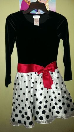 Beautiful holiday dress.