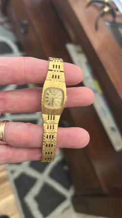 Women’s Gold Wittnauer Watch