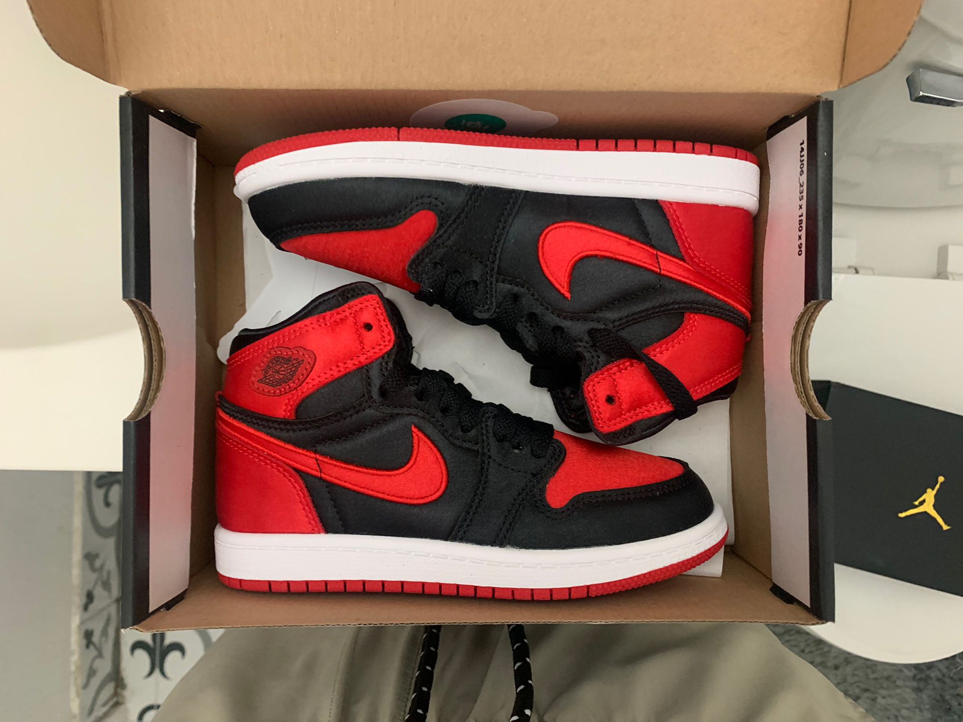 Ds Nike Air Jordan Satin Bred 1s Size 12c