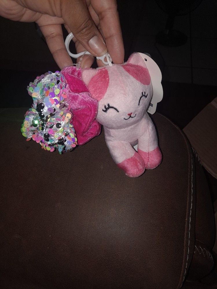 3 Hair Scrunchies With Kitty Key Chain