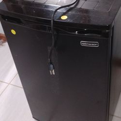 Mini Fridge (Emerson)