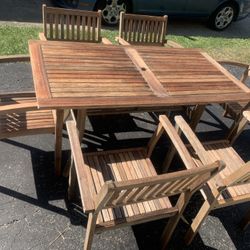 Outdoor Dining Set / Patio set dining table & 6 stackable Chairs READ FULL DESCRIPTION -AS IS
