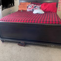 King bed with mattress