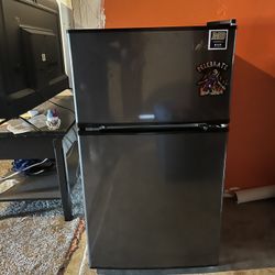 Mini Fridge 