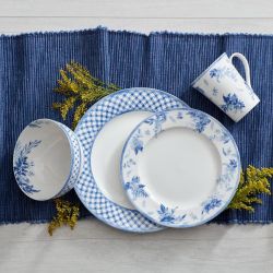 Dinnerware set