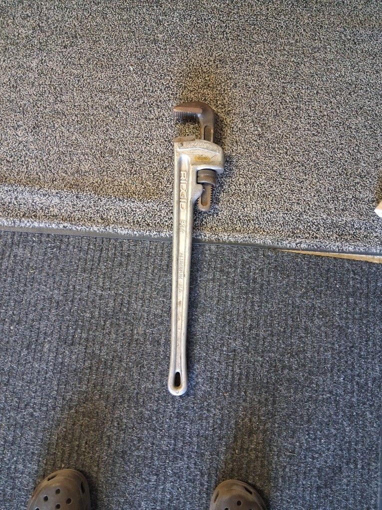 RIDGID 24" ALUMINUM WRENCH