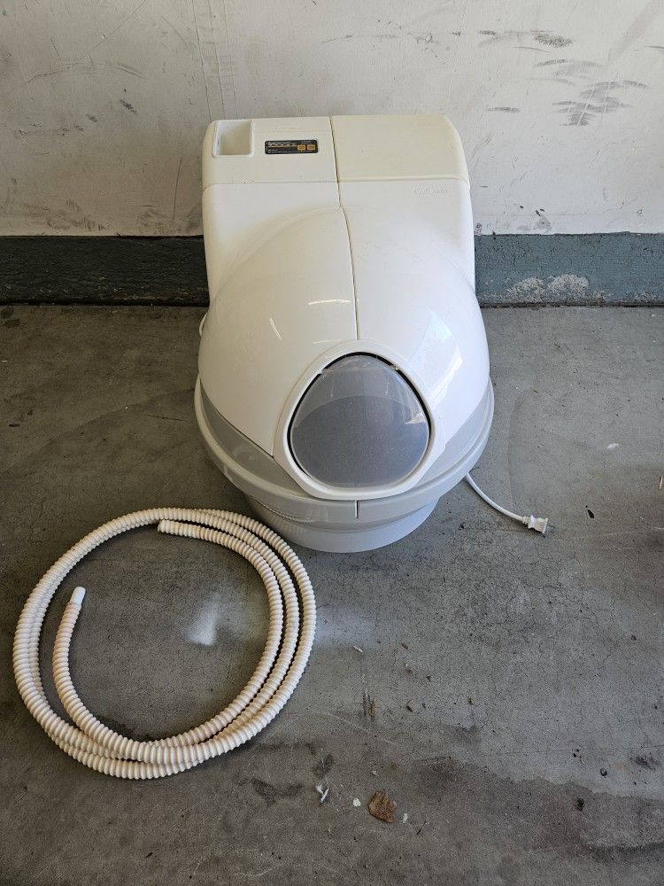 Cat Genie Automatic Flushing Litterbox