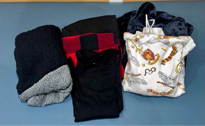 6 piece lot #3 women’s teen winter warm weather clothing