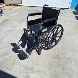 Wheelchair With Adjustable Foot Support 