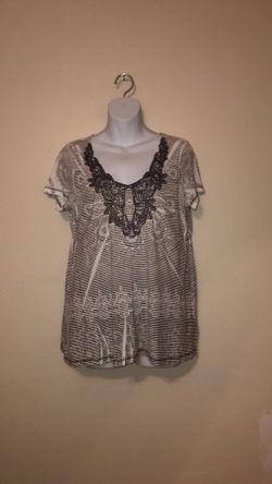 New without tags size xl shirt that gathers a little in the waist