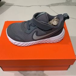 Kids Nike Revolution 5