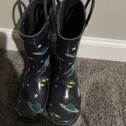 Boys Size 1 Rain Boots