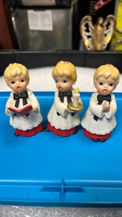vintage Homco porcelain choir boy figurines  set.