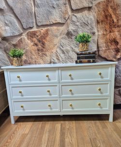 BEAUTIFUL WHITE 6 DRAWERS DRESSER BRAND NEW GOLD KNOBS 56X17X32 DRAWERS OPEN CLOSE SMOTHLY
