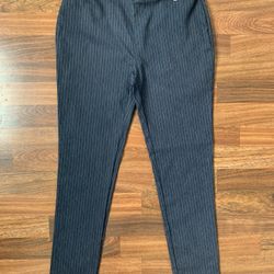 Tommy Hilfiger Dress Pants Women Size Small. Has stretch, pull on