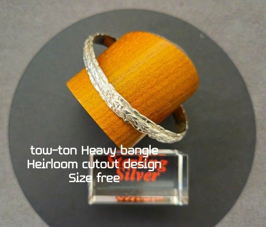 tow-ton heavy sterling silver Bangle