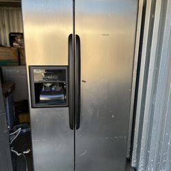Refrigerator 