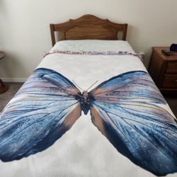 Twin bed