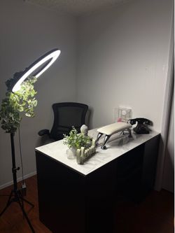 nail desk / desk with marble top