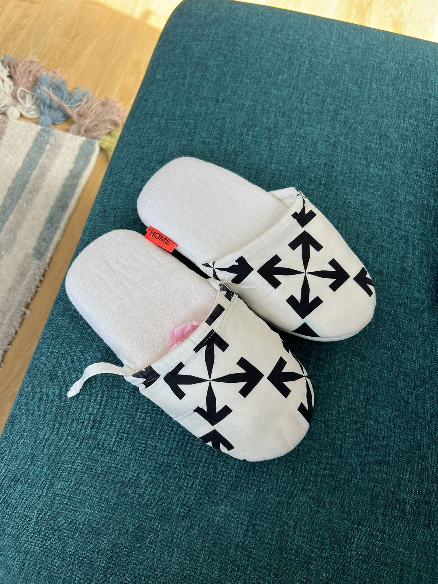 Off-White House Slippers (US Men’s 8)