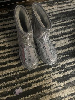 Kids Uggs Size 6 Brand New