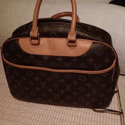 Authentic LOUIS VUITTON  Deauville