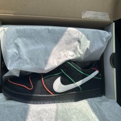 Nike SB Dunk Low Bronx Girls Skate (Size 9-13)