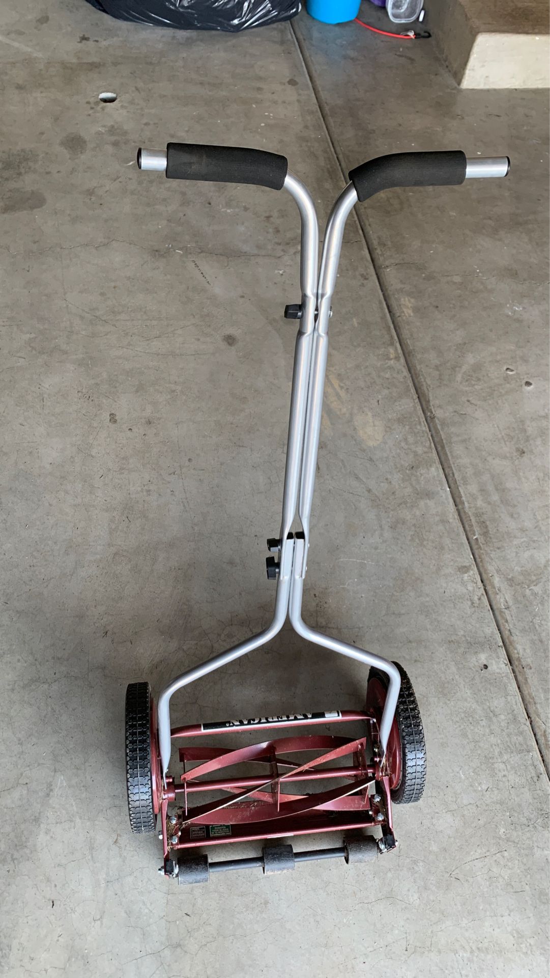 Manual lawnmower
