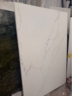 Calcatta Quartz slab