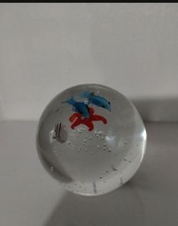 VINTAGE AQUARIUM ART GLASS PAPERWEIGHT 2.5" - V82