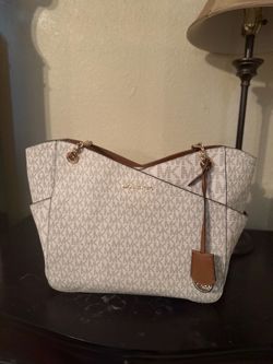 MK SHOULDER BAG IN GREAT CONDITION