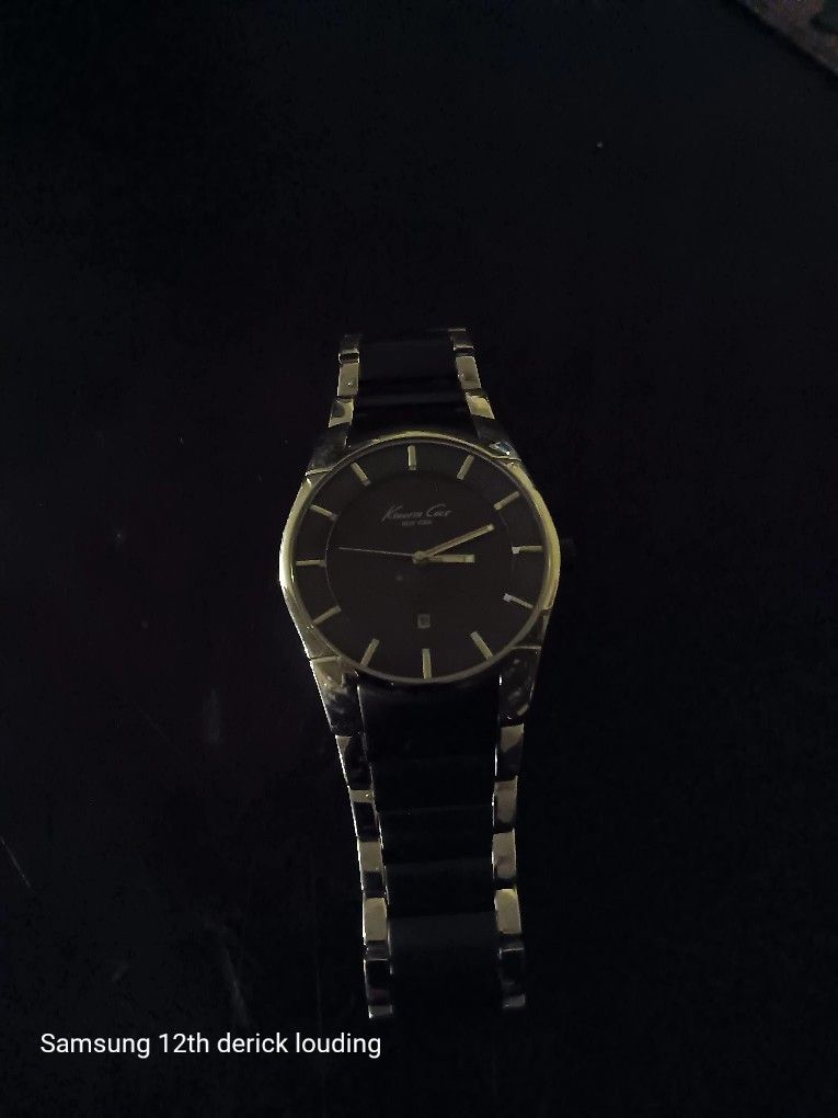 Is a brand new watch? There's no terror no scratching on the internet. Know that i'm selling it for a hundred dollars