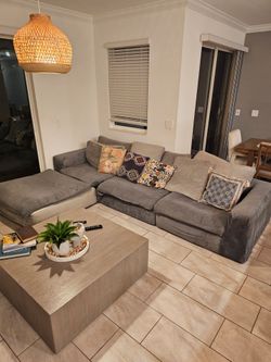 FREE LIVINGROOM SET WITH PILLOWS